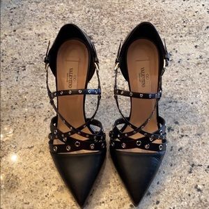 Valentino size 38 pump. Tried on, never worn.